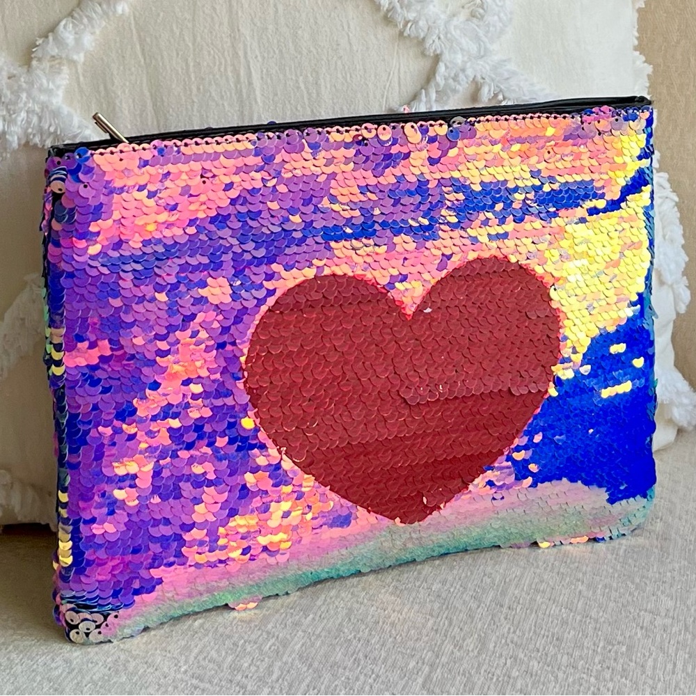 NORDSTROM rack SEQUINED Clutch heart